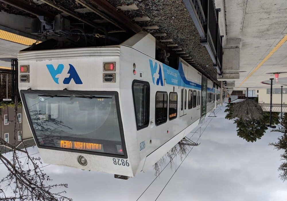 VTA_light_rail_vehicle_at_Winchester_station